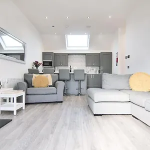 Hoxne - Daisy With Private Hot Tub York